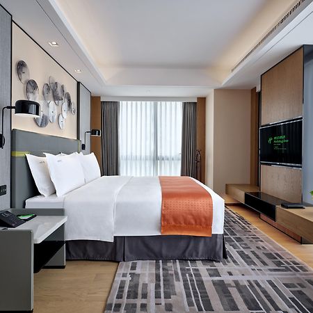 Holiday Inn Guangzhou South Lake Hotel - Ideal For Business & Leisure מראה חיצוני תמונה