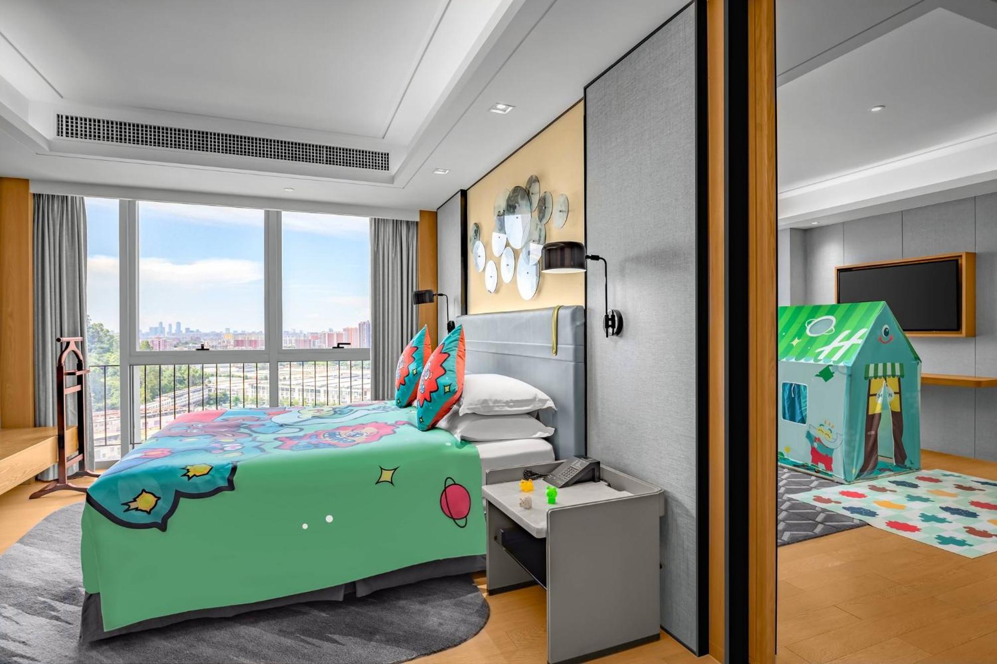 Holiday Inn Guangzhou South Lake Hotel - Ideal For Business & Leisure מראה חיצוני תמונה