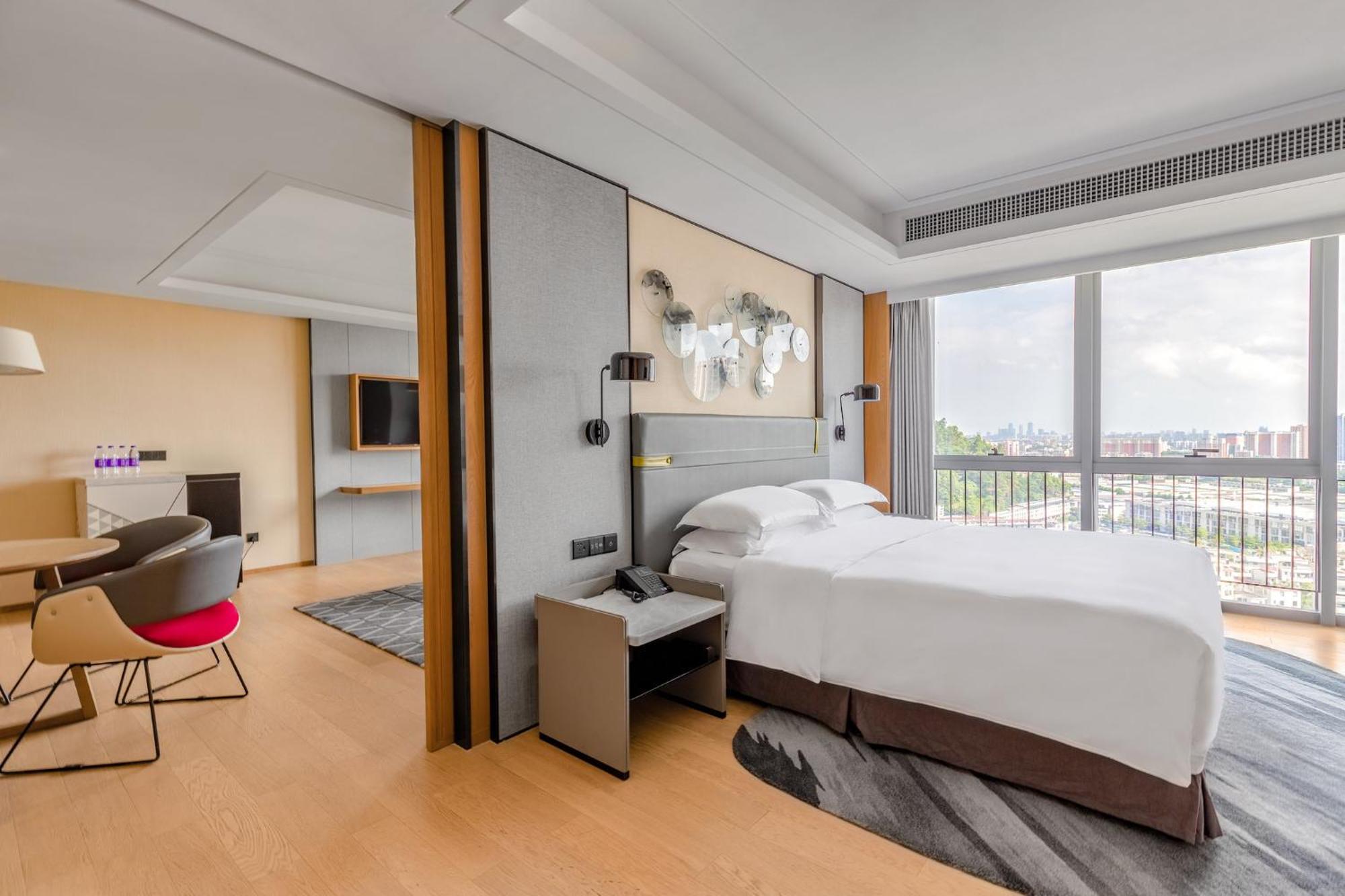 Holiday Inn Guangzhou South Lake Hotel - Ideal For Business & Leisure מראה חיצוני תמונה