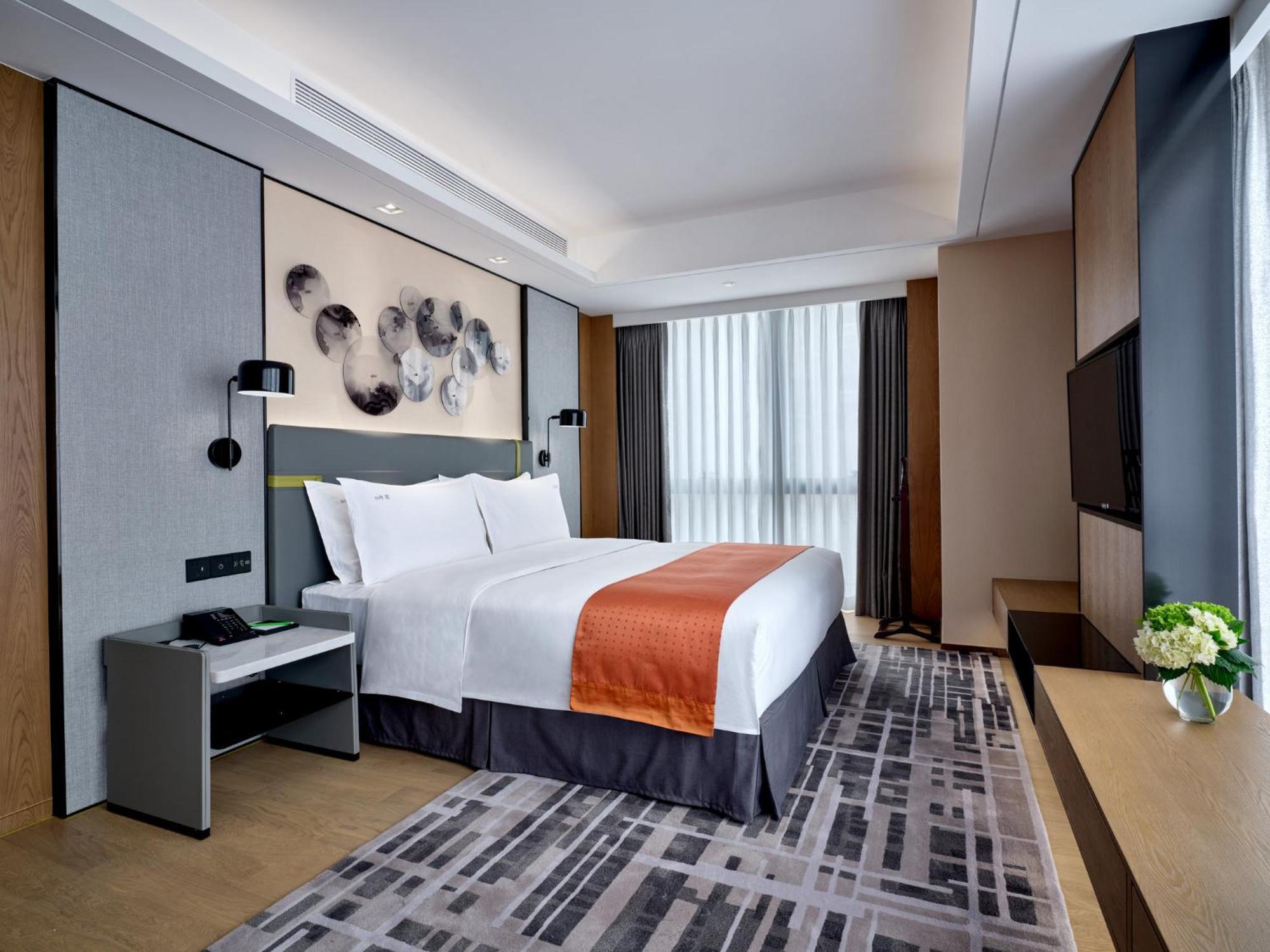 Holiday Inn Guangzhou South Lake Hotel - Ideal For Business & Leisure מראה חיצוני תמונה