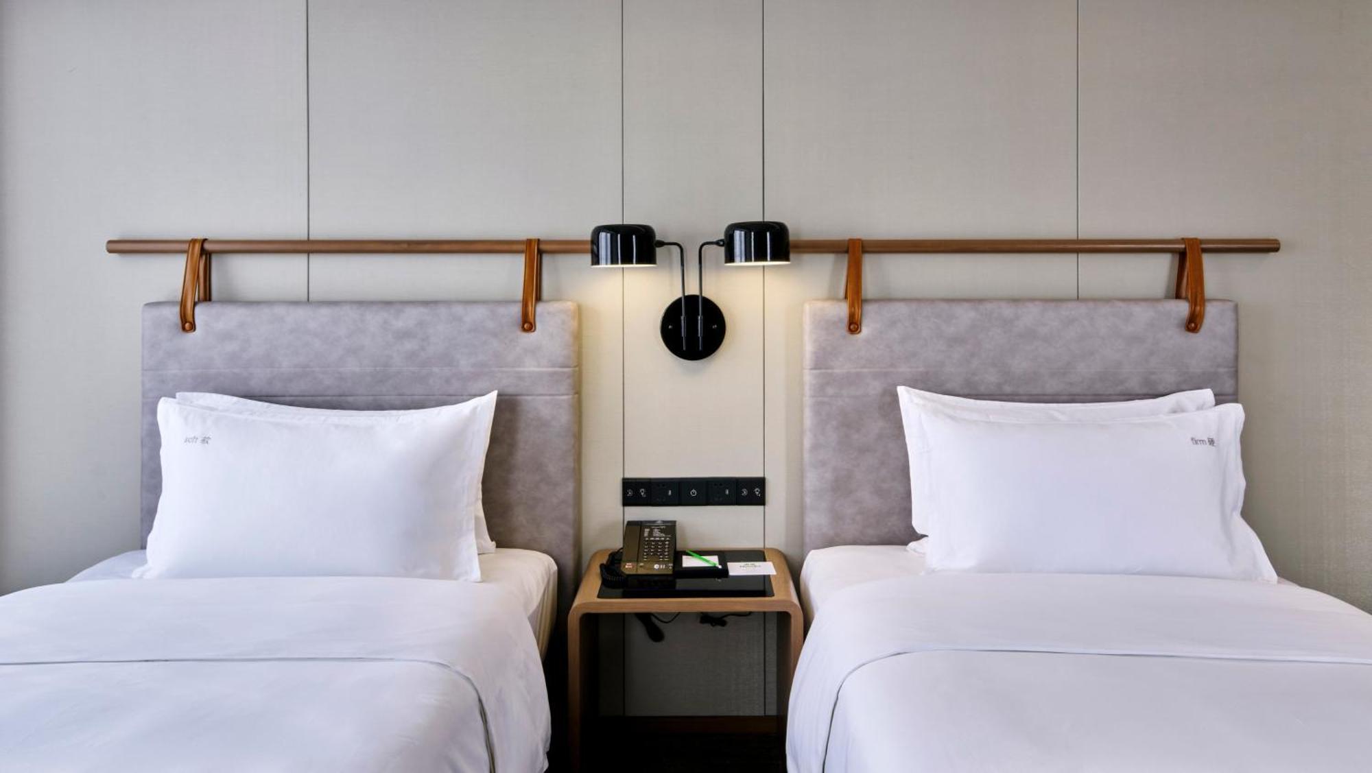Holiday Inn Guangzhou South Lake Hotel - Ideal For Business & Leisure מראה חיצוני תמונה